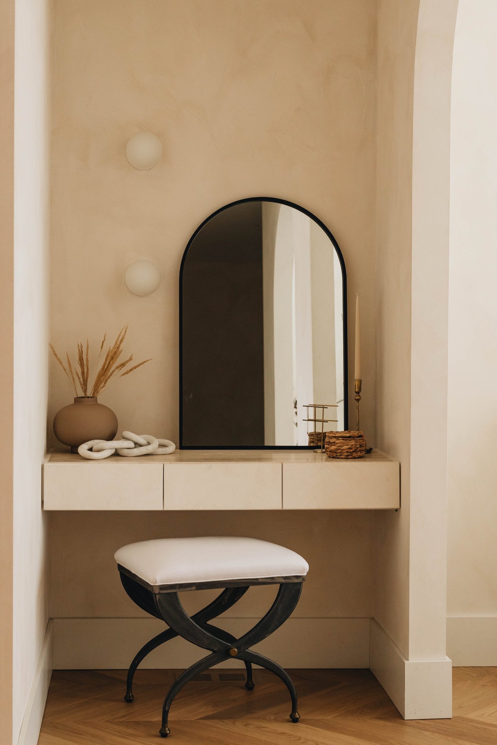 Venetian plaster vanity alcove with mirror